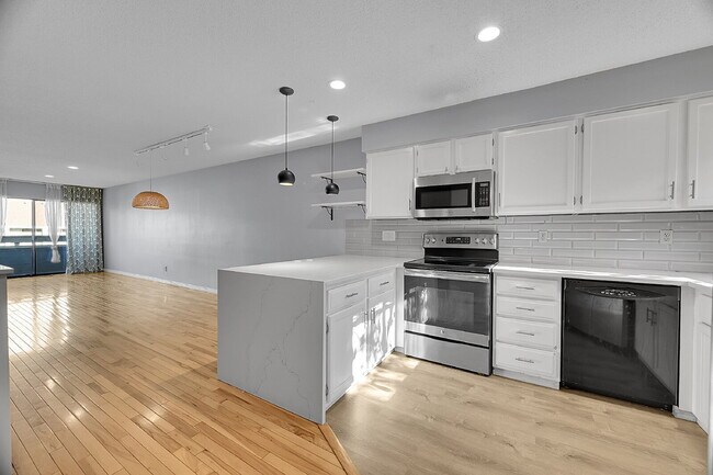 Building Photo - $2,400 - 2-Bed, 1.5-Bath Townhome in Lakewood Updated Throughout, With Garage + AC, Near Bear Cre...