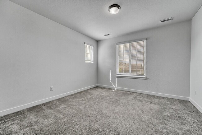 Building Photo - $4,450.00, 5 bed, 4.5-bath located in Broo...