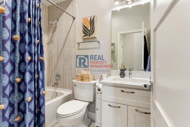 Building Photo - 1262 Yates St