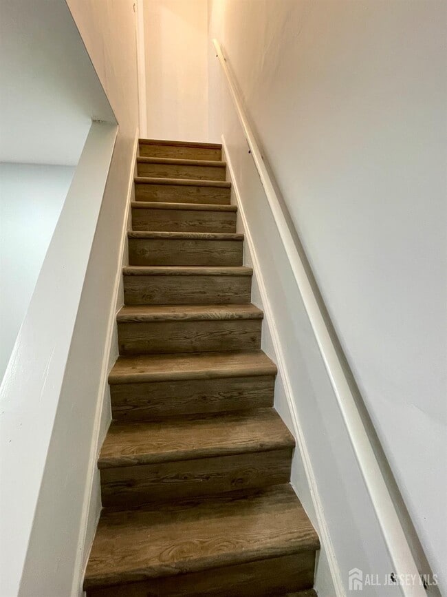 Building Photo - 1307 cricket Ln