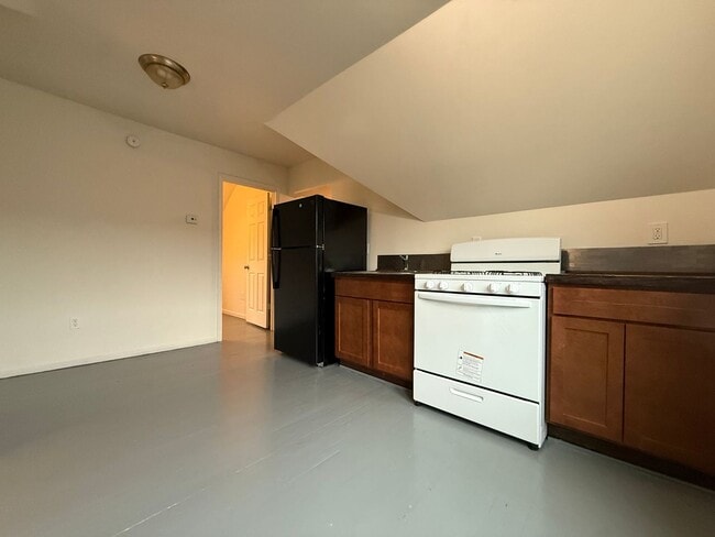 Building Photo - 1087 Randolph Ave