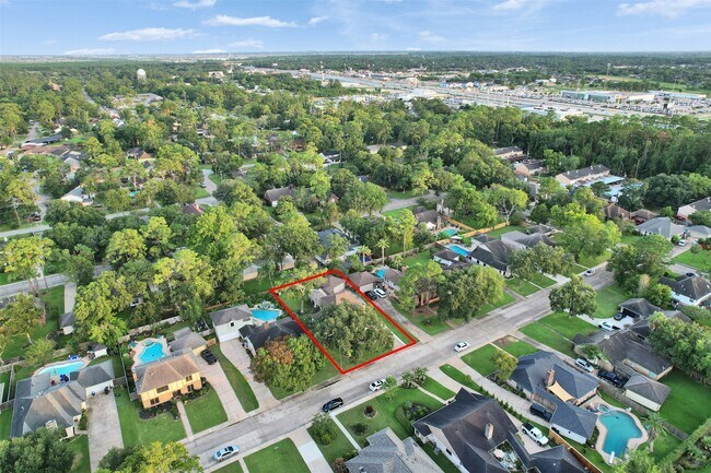 Building Photo - 702 Olde Oaks Dr