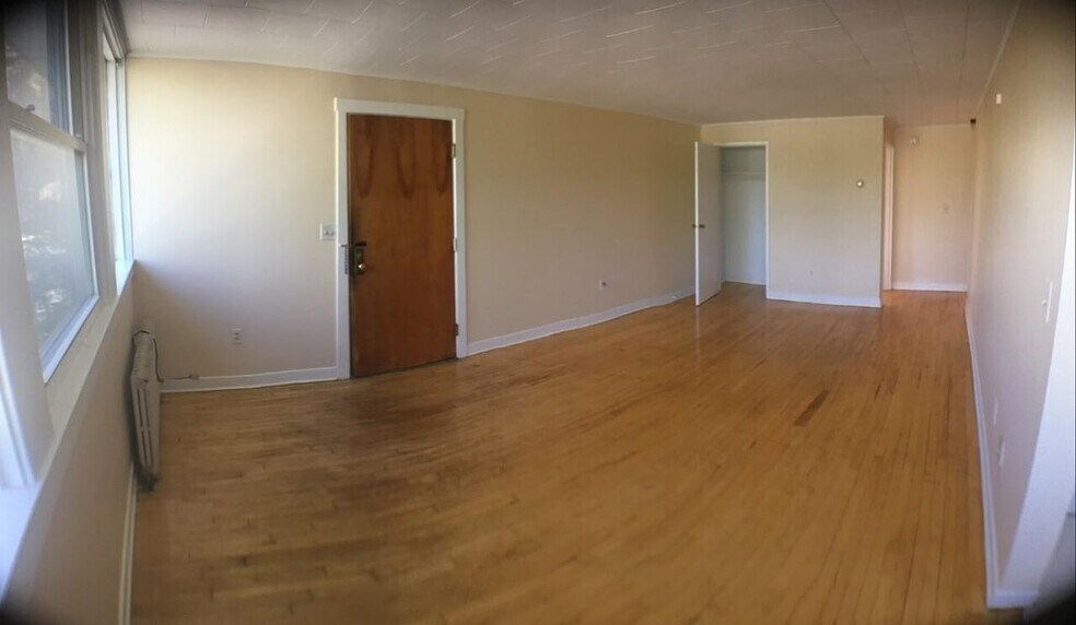 Building Photo - 222 Summit St