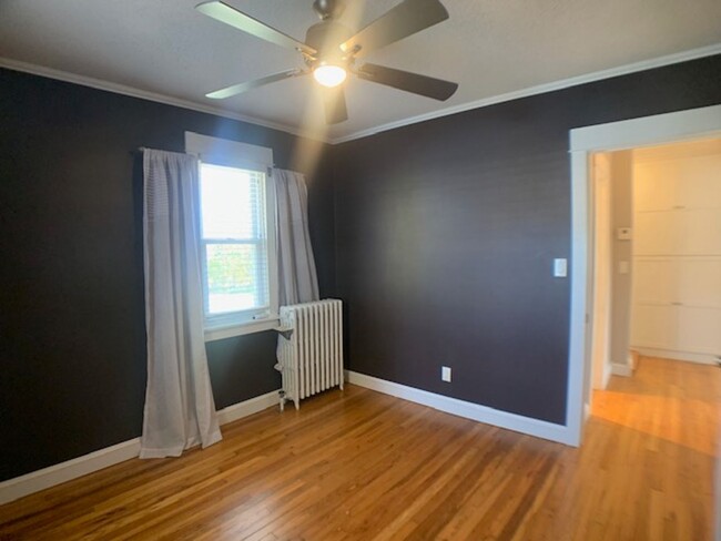 Building Photo - Super cute two-bedroom, two-bath single-fa...