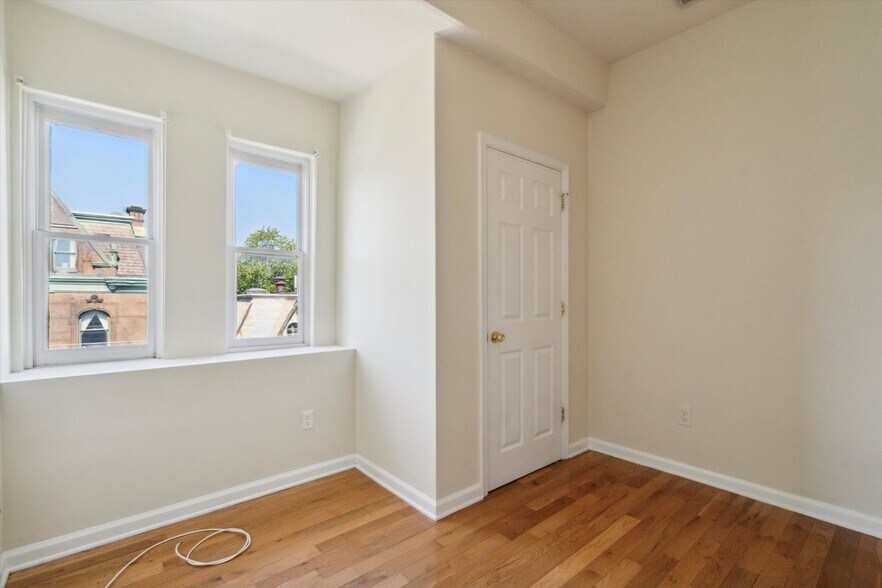 Building Photo - 1519 N 16th St