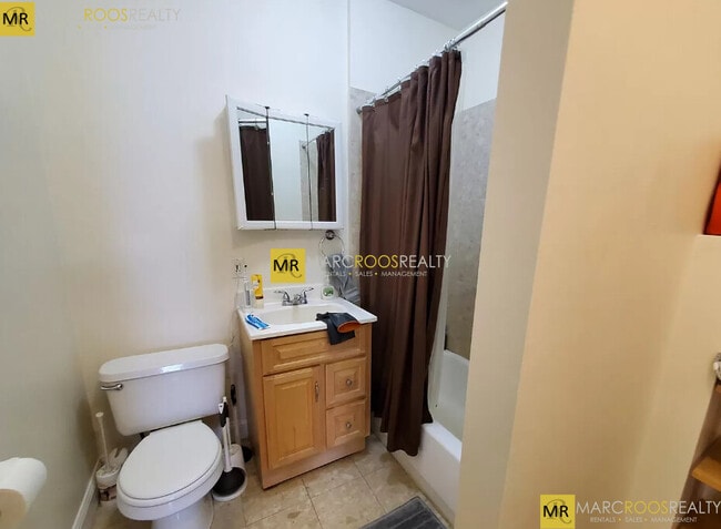 Building Photo - 149 Centre St