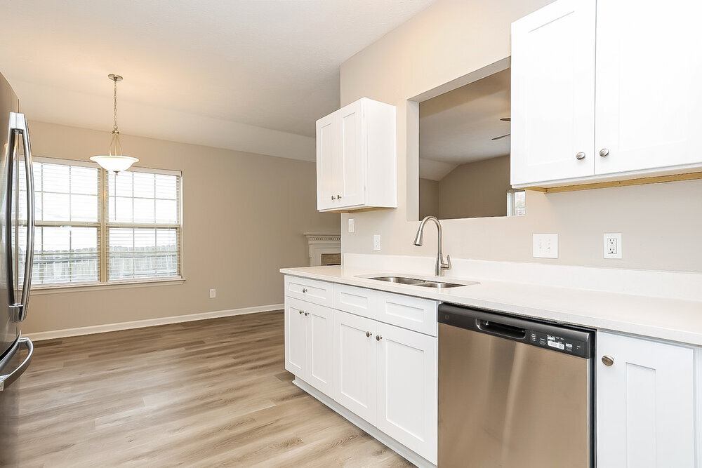 Building Photo - 327 Lake Forest Dr