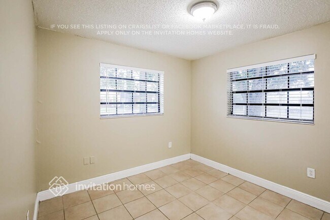 Building Photo - 20015 W Oakmont Cir