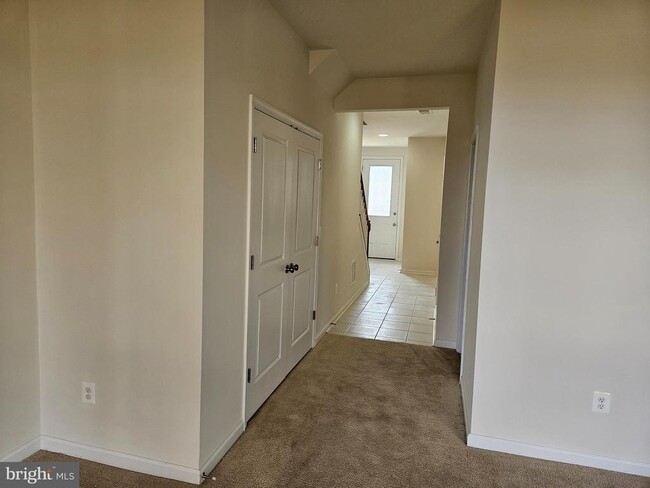 Building Photo - 178 Solara Dr