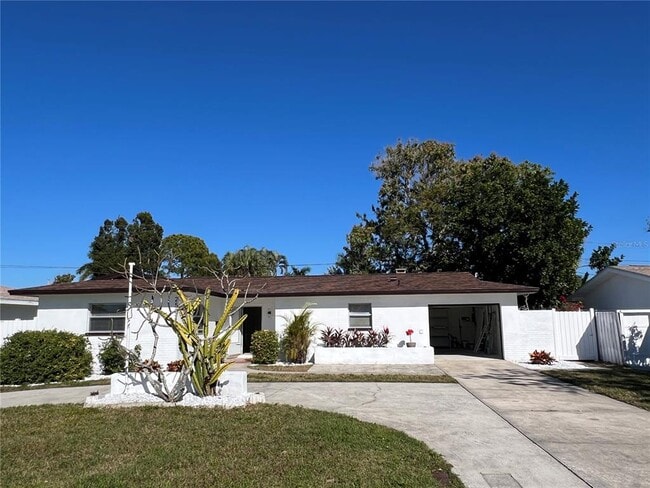 Building Photo - 2502 Tropical Shores Dr SE