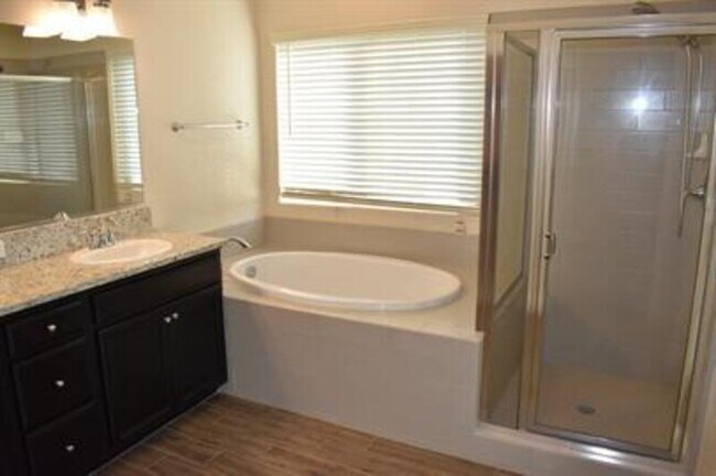 Building Photo - 2430 Quesada Dr