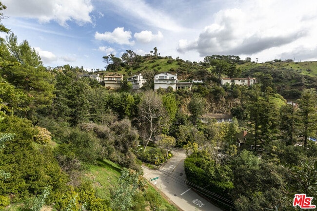 Building Photo - 2470 Zorada Dr