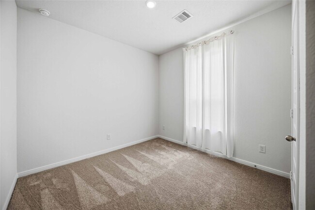 Building Photo - 18206 Spruce Cottage Dr