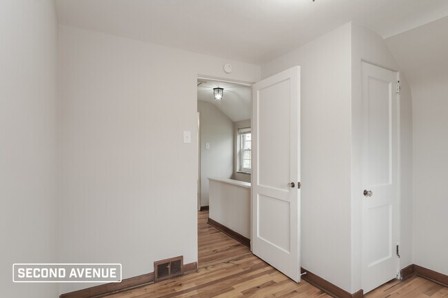 Building Photo - 125 Marion St