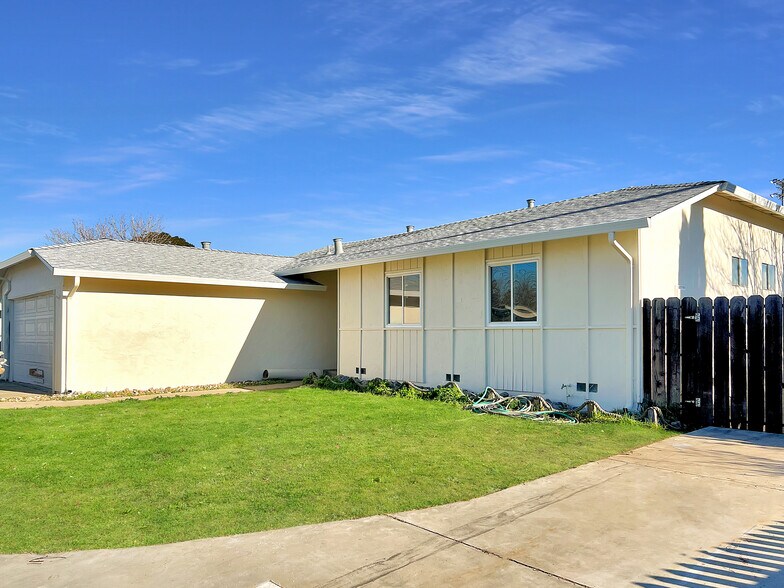 Primary Photo - 265 Yosemite dr