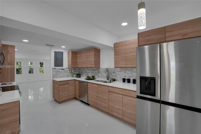 Building Photo - 1137 SW 8th Ave