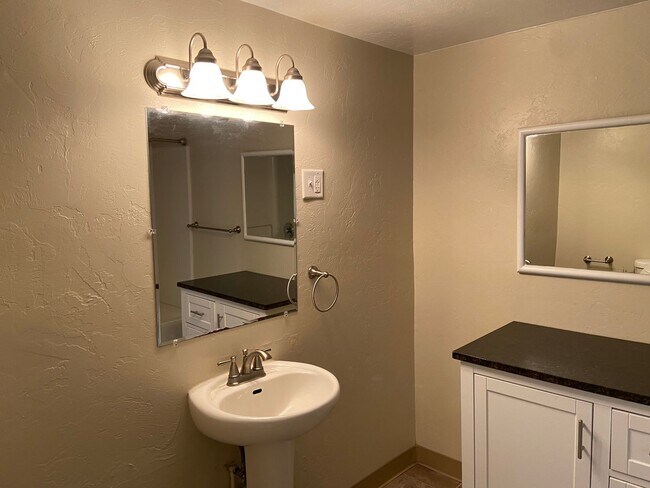 Building Photo - Great South Hills Location