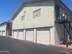 Building Photo - 860 E Brown Rd