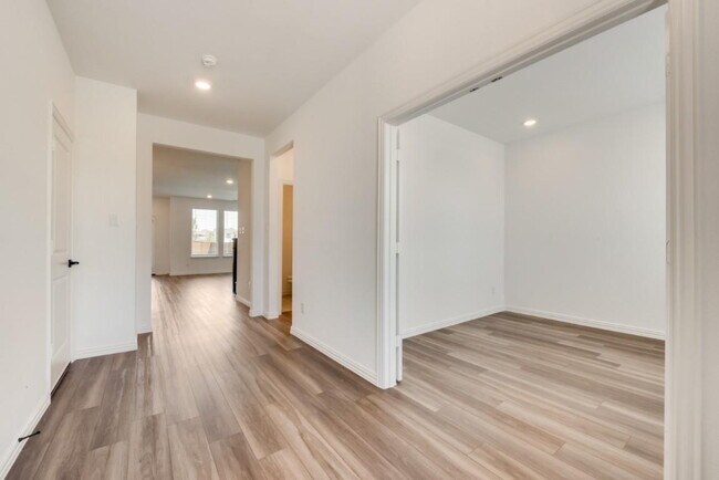 Building Photo - 2404 Swallowtail St