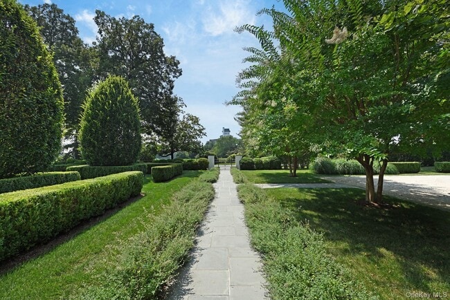 Building Photo - 73 Park Dr S
