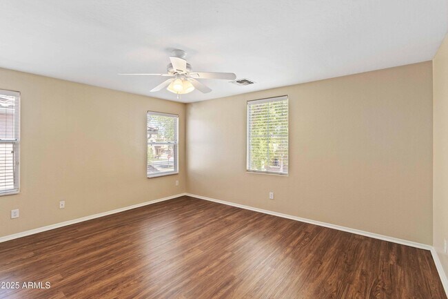 Building Photo - 10 N 88th Ave