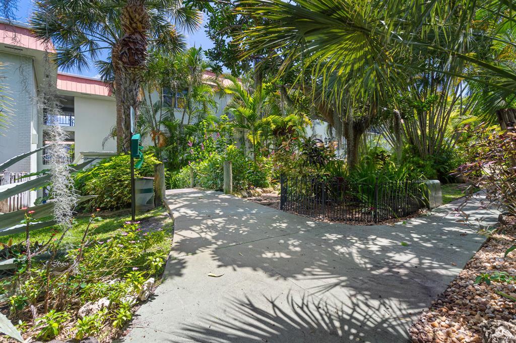 Building Photo - 809 W Oakland Park Blvd