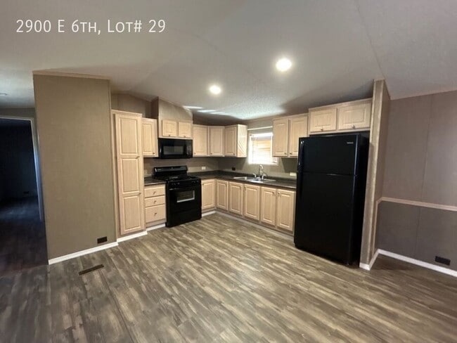 Building Photo - 2900 E 6th Ave