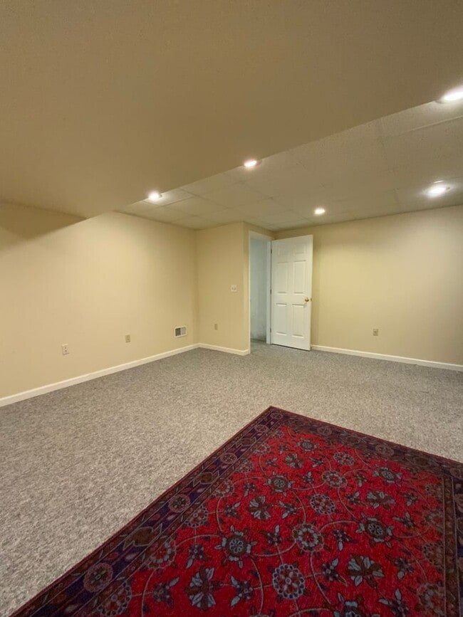 Building Photo - 64 Village Square Dr
