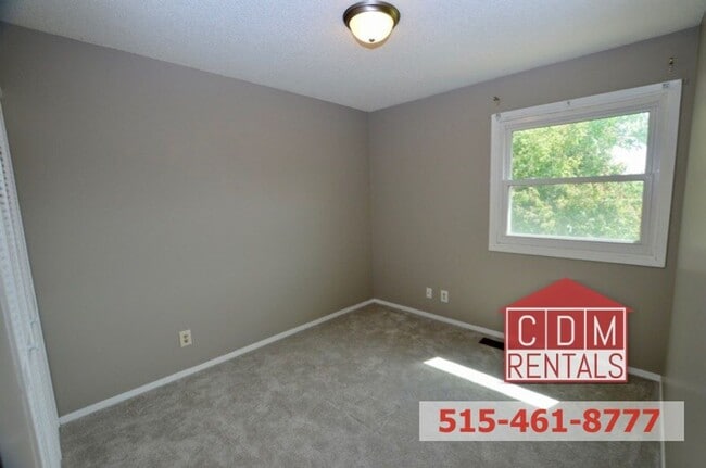 Building Photo - Great Home in Altoona!