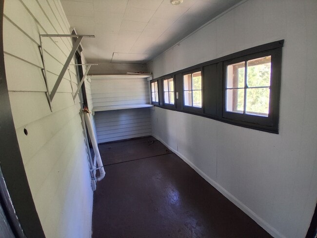 Building Photo - 714 Bryan Ave