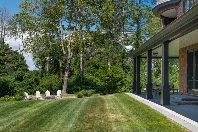 Building Photo - 9 Arlington Ave