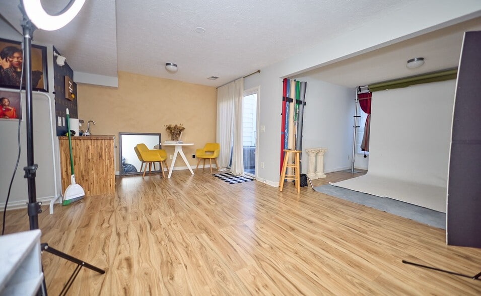 Building Photo - 7333 Althorp Way