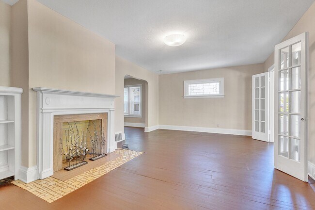 Building Photo - 3250 Berkshire Rd