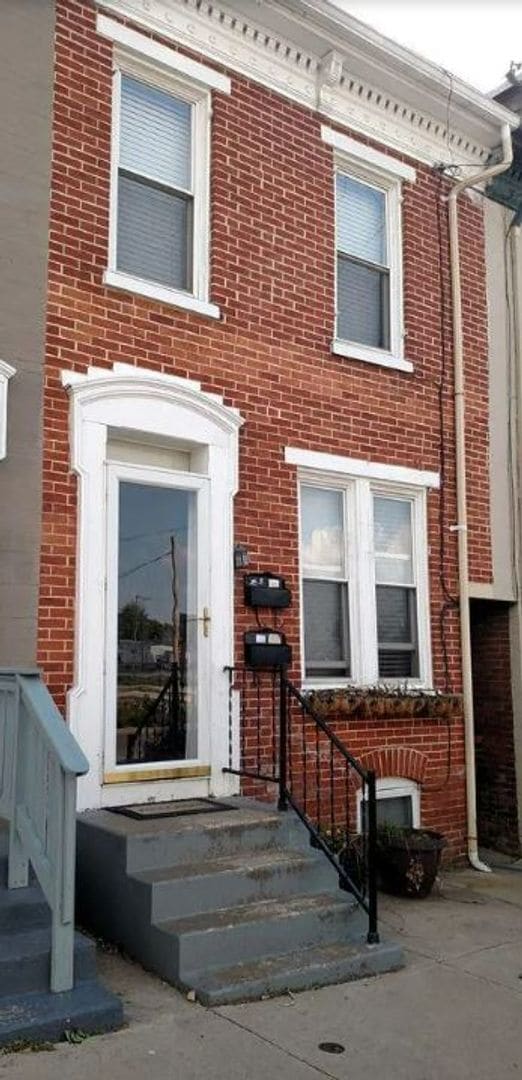 Primary Photo - 1 Bedroom 1 bath 1st floor Apartment - Yor...