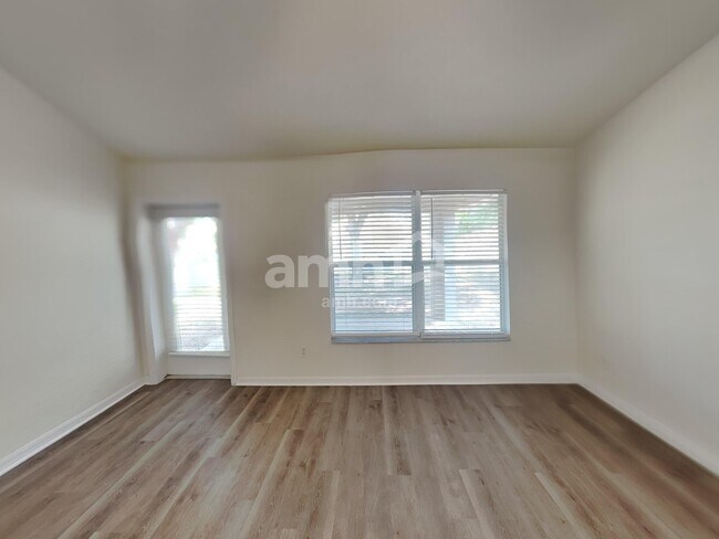 Building Photo - 1221 Mt McKinley Ct
