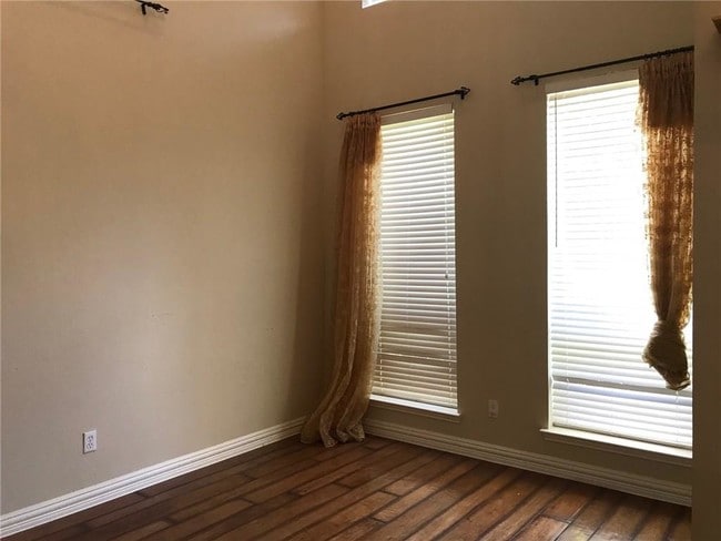 Building Photo - 1418 Summerplace Dr