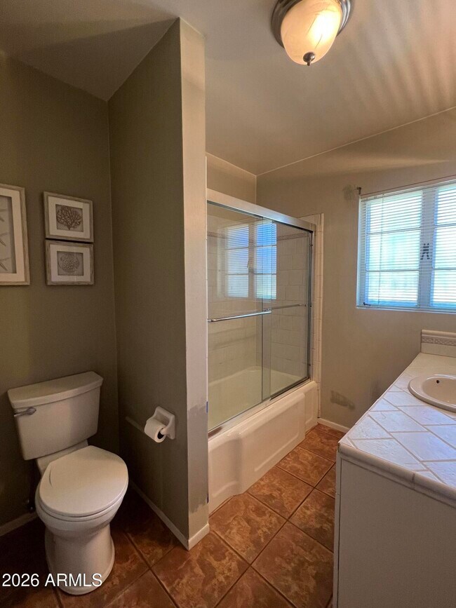 Building Photo - 4121 E Edgemont Ave