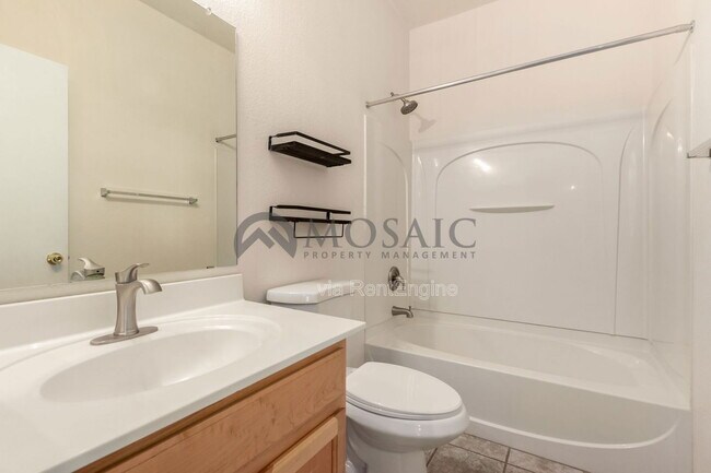 Building Photo - 6118 E Valley View Dr