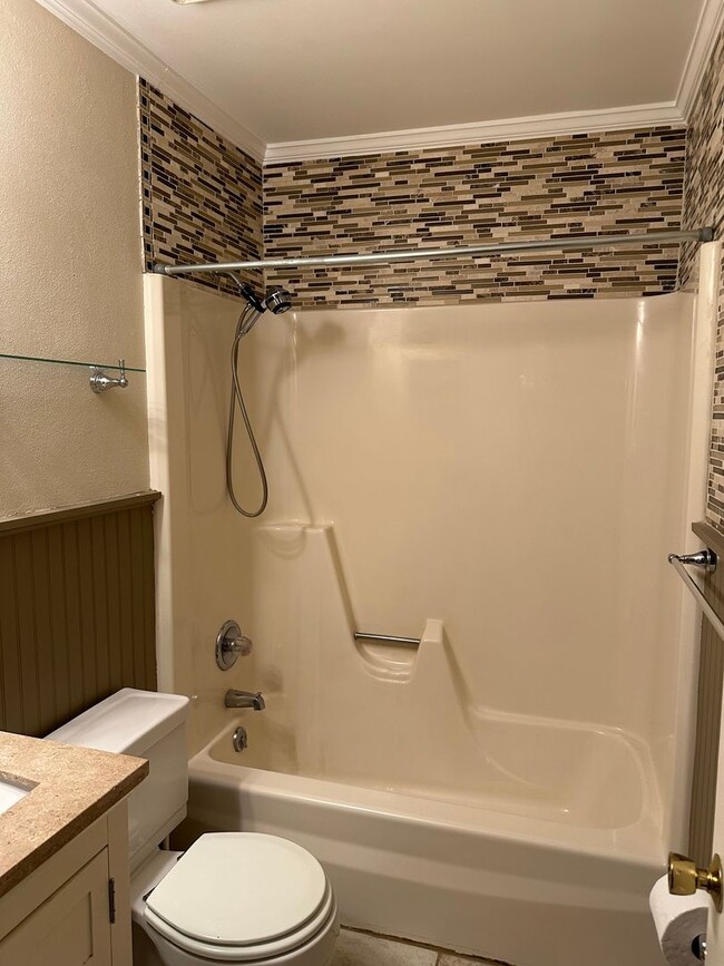 Building Photo - 3 bedroom, 2.5 bathroom townhouse in Stone...