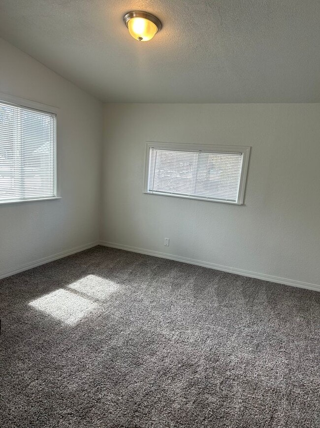 Building Photo - Cute Home in Quiet Neighborhood