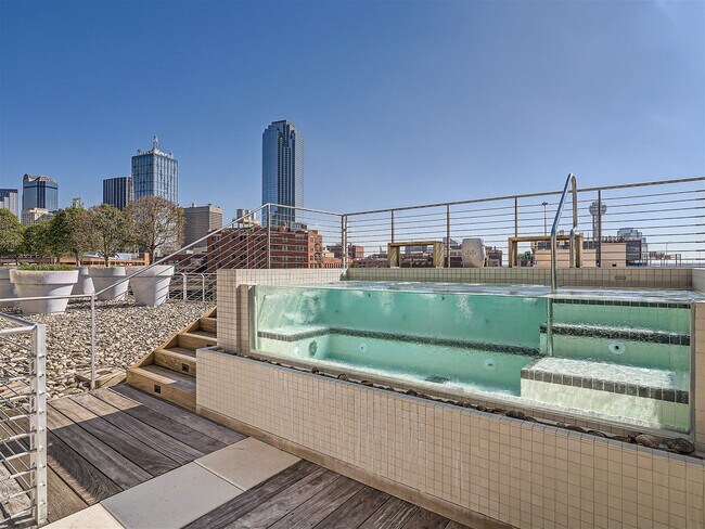 Building Photo - 2200 Victory Ave