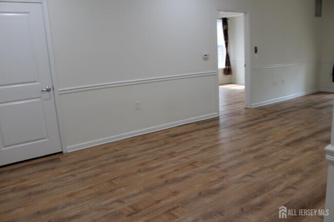 Building Photo - 611 Doral Ct