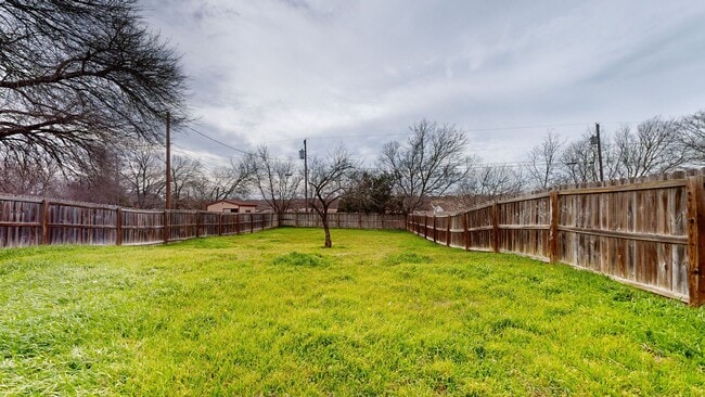 Building Photo - REMODELED 3 bedroom, 1.5 bath, 1 car garage home minutes away from Fort Hood air field!