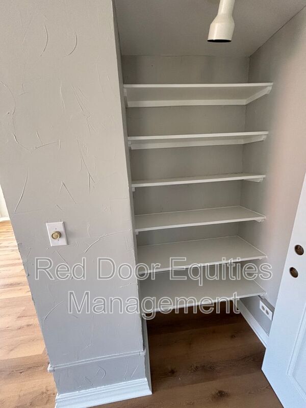 Building Photo - 123 N Broad St