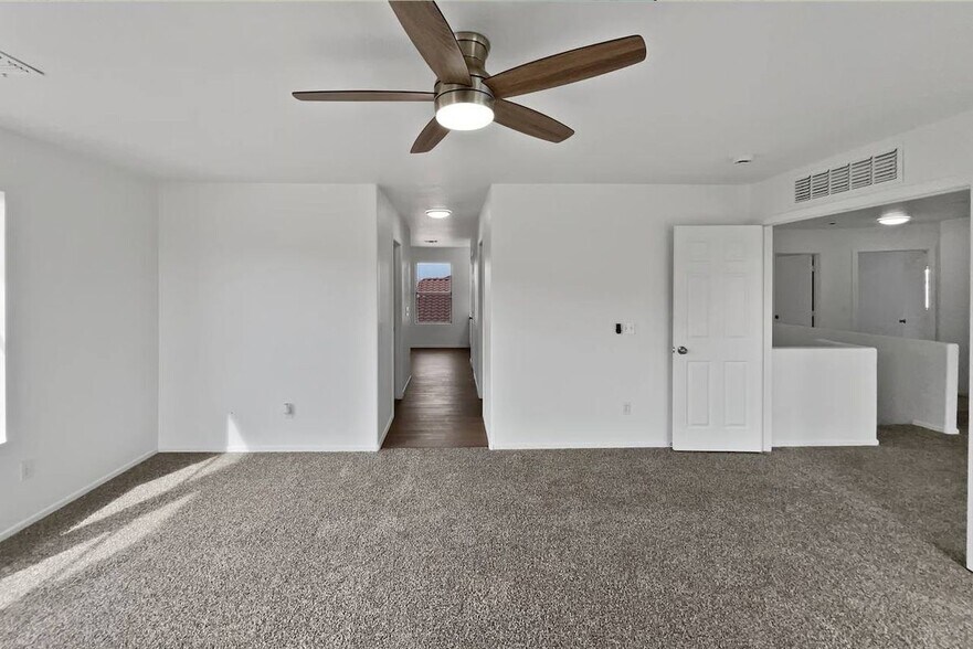 Building Photo - 16 Streamwood