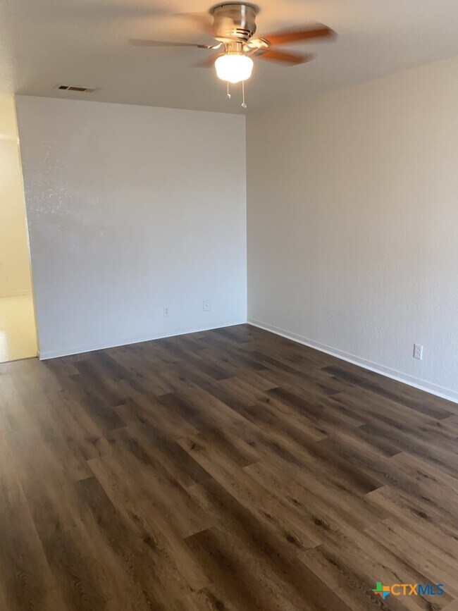 Building Photo - 3201 Hereford Ln