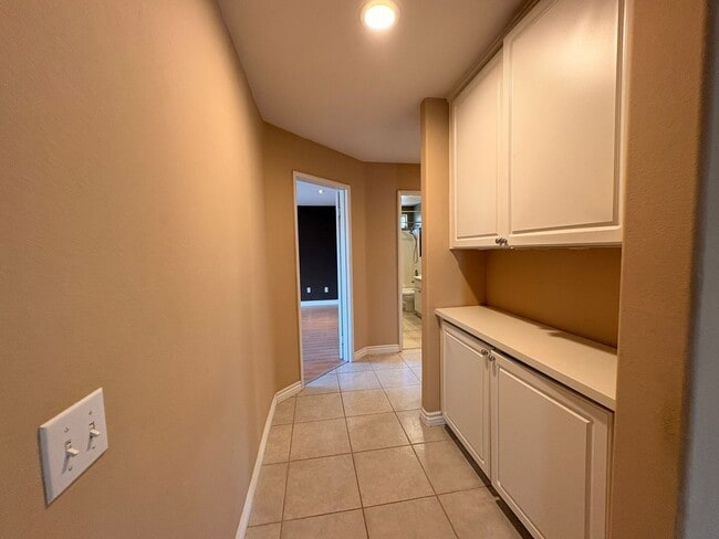 Building Photo - 4 Bed, 3 Bath in Corona!