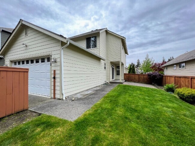 Building Photo - Pet Friendly 3 Bedroom in Campus Glen Neighborhood