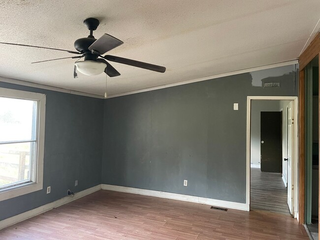 Building Photo - 3 or 4 BR, 2 Bath 1,680 sq ft doublewide m...