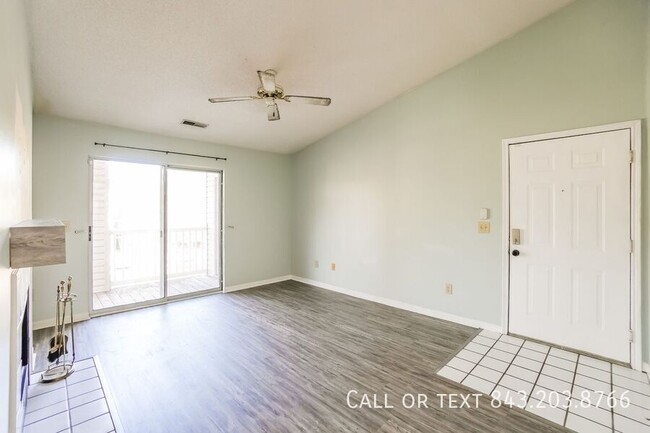 Building Photo - 2011 N Hwy 17